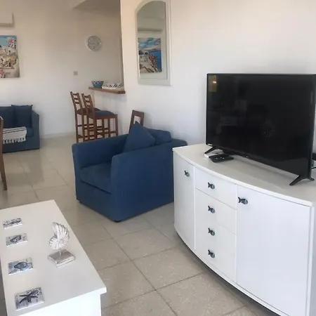 Magnificent 2 Bed Penthouse In Regina Gardens *